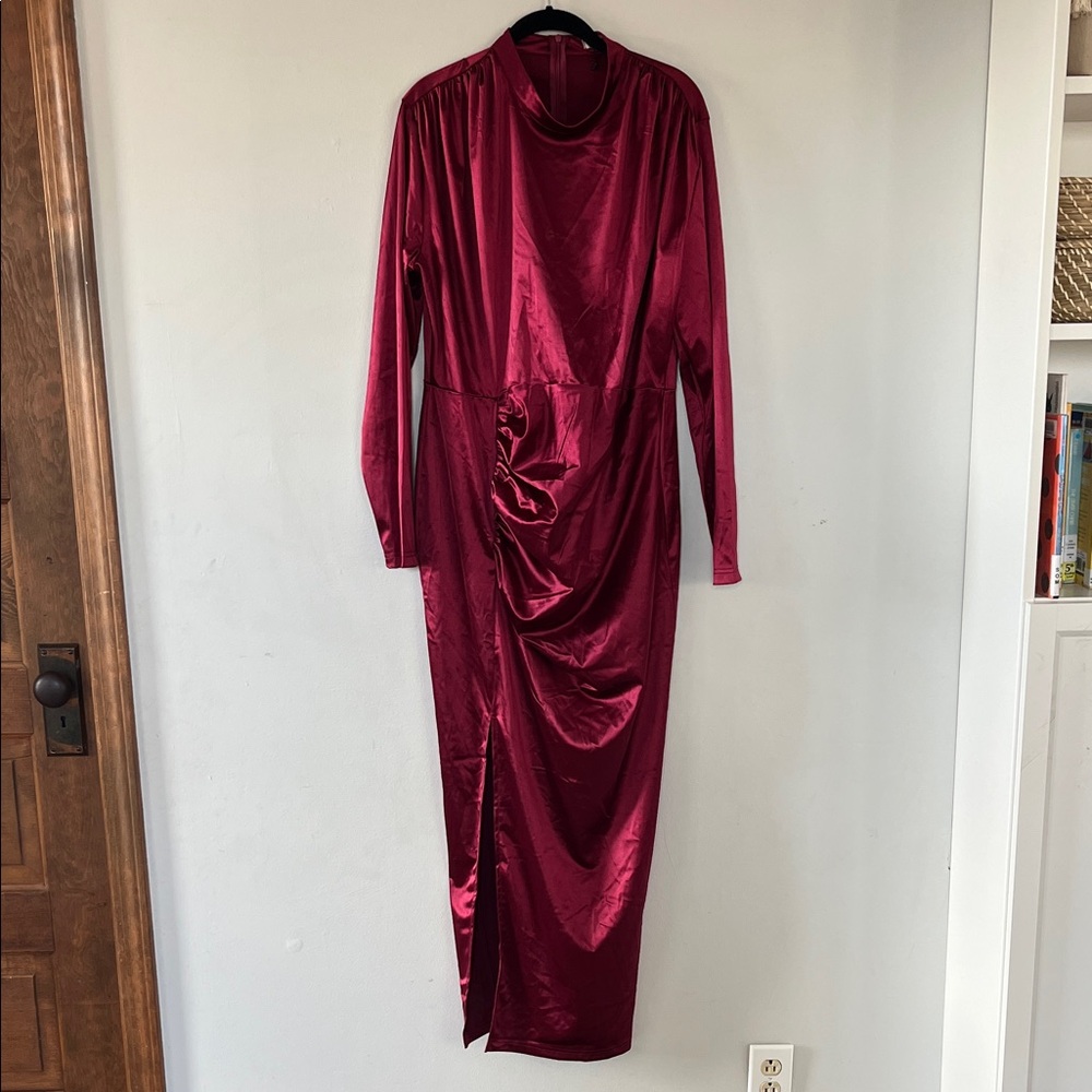 AOMEI | Maternity Burgundy satin dress